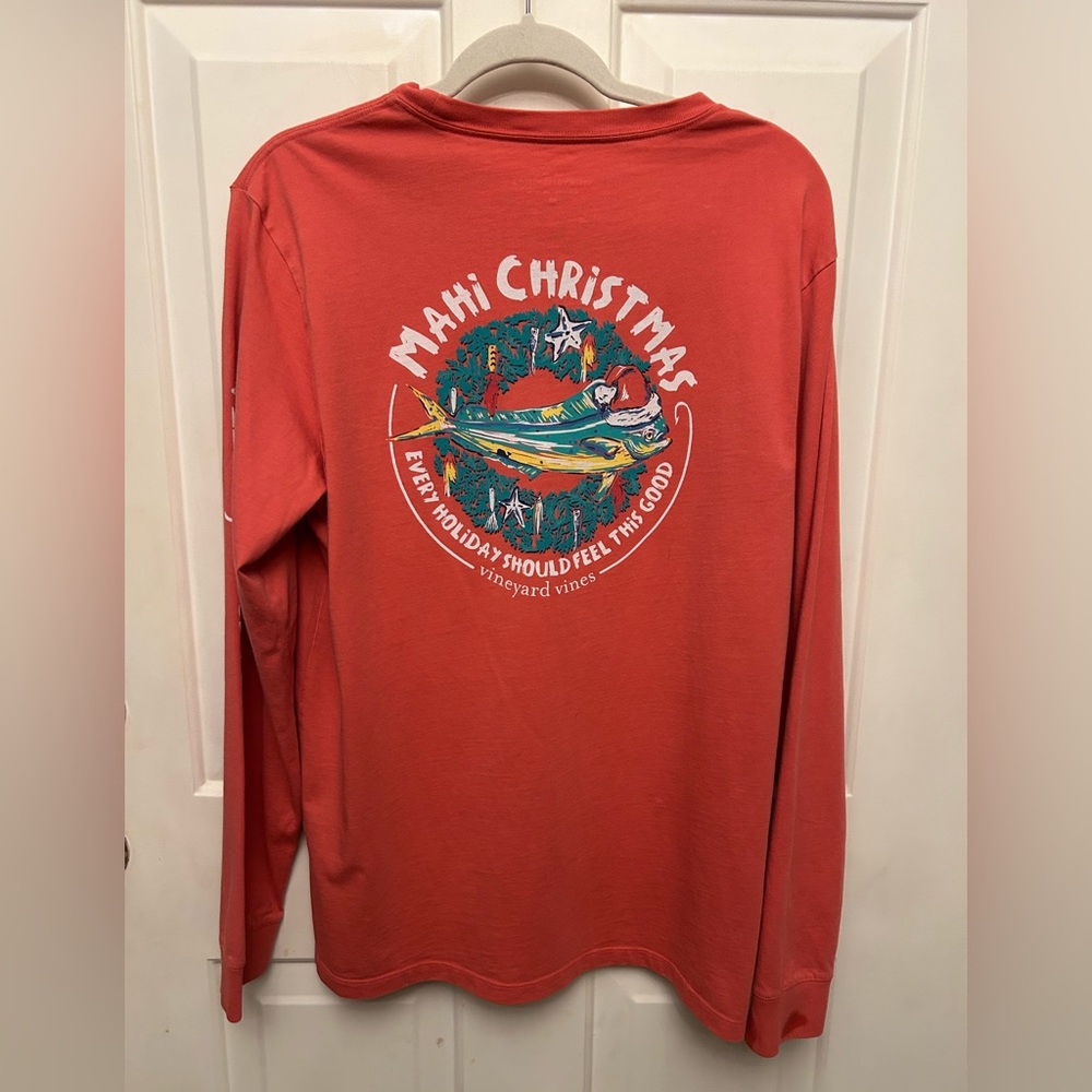 Vineyard Vines Mahi Christmas Men’s long sleeve tee in coral size M. Nice shape